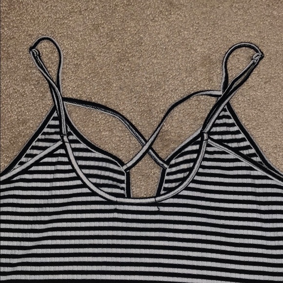 Black and white striped crop tank top - Picture 3 of 4